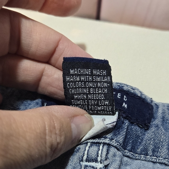 The Limited Blue Denim Women's Cargo Shorts Size 8 - Picture 3 of 5